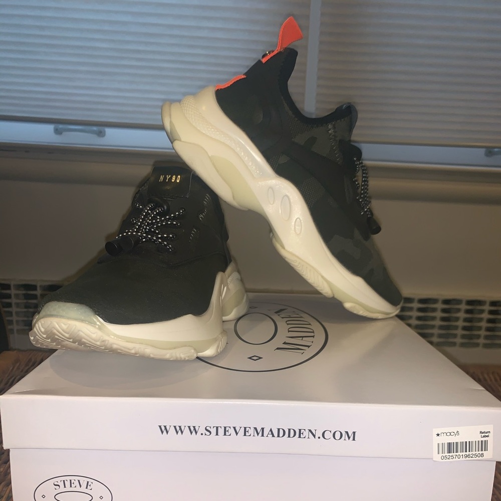 Steve Madden Myles Sneaker